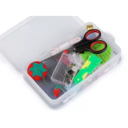 Varrókészlet átlátszó műanyag dobozban