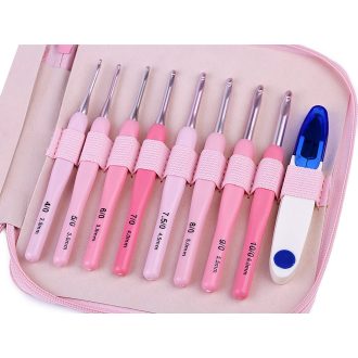 Horgolótű szett és szálvágó olló tokban