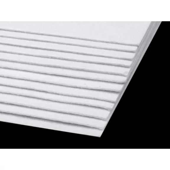 Filc anyag 20x30 cm - 1 (F31) fehér gyöngyös (2 db-os csomagolás) Filc anyag 20x30 cm - 1 (F31) fehér gyöngyös (2 db-os csomagolás)