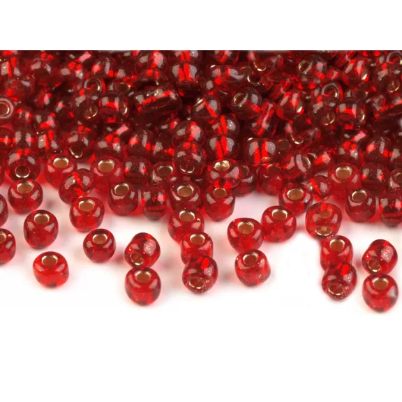Üveg kásagyöngyök 6/0 - 4 mm-es áthúzóval - 25B eper piros (450 g-os csomagolás) Üveg kásagyöngyök 6/0 - 4 mm-es áthúzóval - 25B eper piros (450 g-os csomagolás)