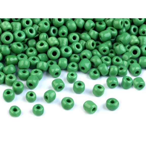 Üveg kásagyöngyök 6/0 - 4 mm-es nem átlátszó - 47 zöld sötét (50 g-os csomagolás) Üveg kásagyöngyök 6/0 - 4 mm-es nem átlátszó - 47 zöld sötét (50 g-os csomagolás)