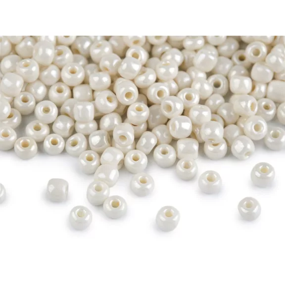 Üveg kásagyöngyök 6/0 - 4 mm-es nem átlátszó - 964 krém világos gyöngyházat (50 g-os csomagolás) Üveg kásagyöngyök 6/0 - 4 mm-es nem átlátszó - 964 krém világos gyöngyházat (50 g-os csomagolás)