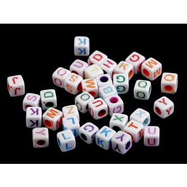   Műanyag gyöngyök betűkkel kocka 6 mm - mix (50 g-os csomagolás)