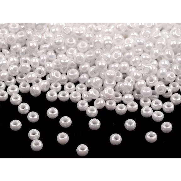 Preciosa kásagyöngy gyögyház 10/0 - 2,3 mm - 46102 fehér (20 g-os csomagolás) Preciosa kásagyöngy gyögyház 10/0 - 2,3 mm - 46102 fehér (20 g-os csomagolás)