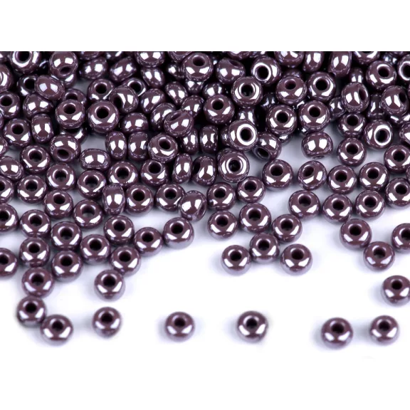 Preciosa kásagyöngy gyögyház 10/0 - 2,3 mm - 28040 lila sötét (400 g-os csomagolás) Preciosa kásagyöngy gyögyház 10/0 - 2,3 mm - 28040 lila sötét (400 g-os csomagolás)