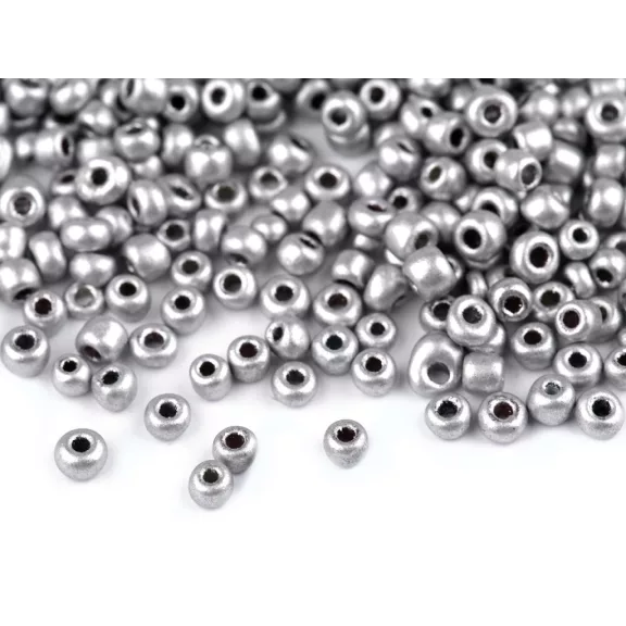 Kásagyöngy 8/0 - 3 mm matál, nem átlátszó - QK36 középezüst (50 g-os csomagolás) Kásagyöngy 8/0 - 3 mm matál, nem átlátszó - QK36 középezüst (50 g-os csomagolás)
