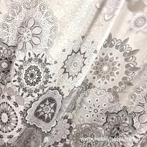 Szürke mandala mintás prémium pamutvászon 220 cm széles Szürke mandala mintás prémium pamutvászon 220 cm széles
