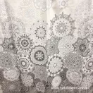 Szürke mandala mintás prémium pamutvászon 220 cm széles Szürke mandala mintás prémium pamutvászon 220 cm széles