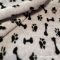 Levendula lila alapon fekete csont és mancs minta -  rövid szálú műszőrme