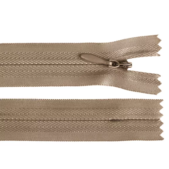 Spirálos cipzár No 3 hossza 22cm - 294 bézs (1 db-os csomagolás) Spirálos cipzár No 3 hossza 22cm - 294 bézs (1 db-os csomagolás)