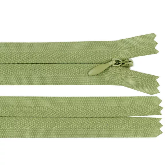 Spirálos cipzár No 3 hossza 35cm - 235 zöldes dunkel (50 db-os csomagolás) Spirálos cipzár No 3 hossza 35cm - 235 zöldes dunkel (50 db-os csomagolás)