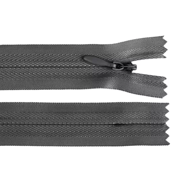Spirálos cipzár No 3 hossza 45cm - 312 zavarosszürke (1 db-os csomagolás) Spirálos cipzár No 3 hossza 45cm - 312 zavarosszürke (1 db-os csomagolás)