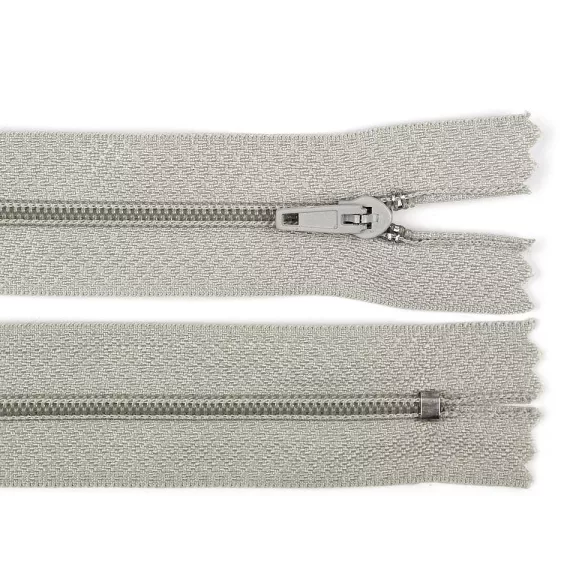 Spirálos cipzár No 3 hossza 20 cm pinlock - 310 szürkés bézs (50 db-os csomagolás) Spirálos cipzár No 3 hossza 20 cm pinlock - 310 szürkés bézs (50 db-os csomagolás)