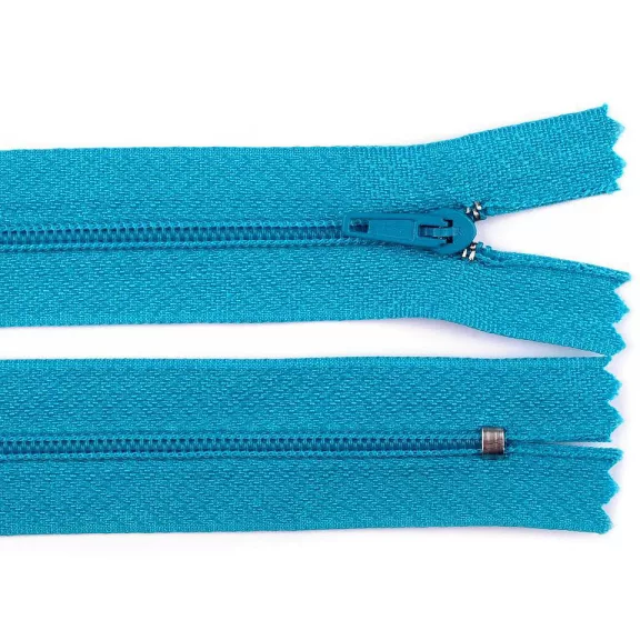 Spirálos cipzár No 3 hossza 20 cm pinlock - 207 türkiszkék (50 db-os csomagolás) Spirálos cipzár No 3 hossza 20 cm pinlock - 207 türkiszkék (50 db-os csomagolás)