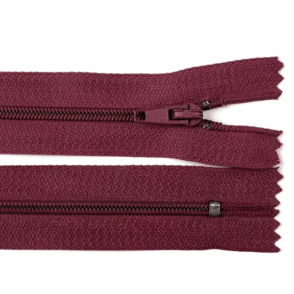 Spirálos cipzár No 3 hossza 20 cm pinlock - 178 bordó (1 db-os csomagolás) Spirálos cipzár No 3 hossza 20 cm pinlock - 178 bordó (1 db-os csomagolás)
