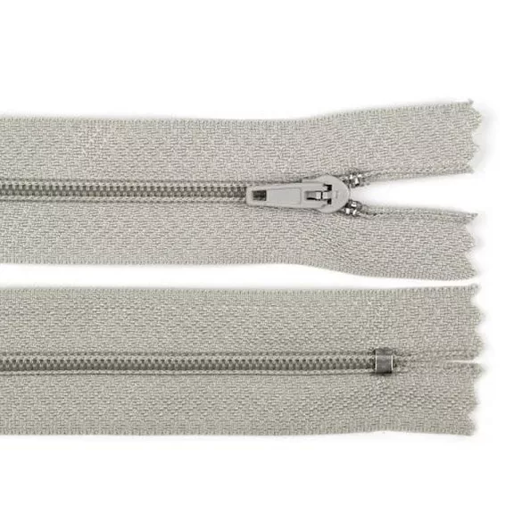 Spirálos cipzár No 3 hossza 30 cm Pinlock - 310 szürkés bézs (50 db-os csomagolás) Spirálos cipzár No 3 hossza 30 cm Pinlock - 310 szürkés bézs (50 db-os csomagolás)