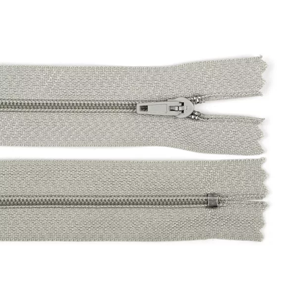 Spirálos cipzár No 3 hossza 35 cm Pinlock - 310 szürkés bézs (10 db-os csomagolás) Spirálos cipzár No 3 hossza 35 cm Pinlock - 310 szürkés bézs (10 db-os csomagolás)