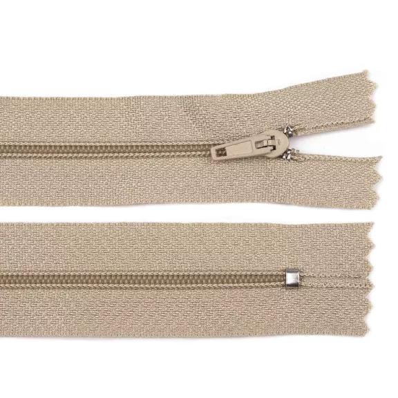 Spirálos cipzár No 3 hossza 40 cm Pinlock - 307 krémszín (10 db-os csomagolás) Spirálos cipzár No 3 hossza 40 cm Pinlock - 307 krémszín (10 db-os csomagolás)