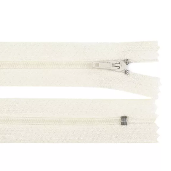 Spirálos cipzár No 3 hossza 40 cm Pinlock - 102 Törtfehér (10 db-os csomagolás) Spirálos cipzár No 3 hossza 40 cm Pinlock - 102 Törtfehér (10 db-os csomagolás)