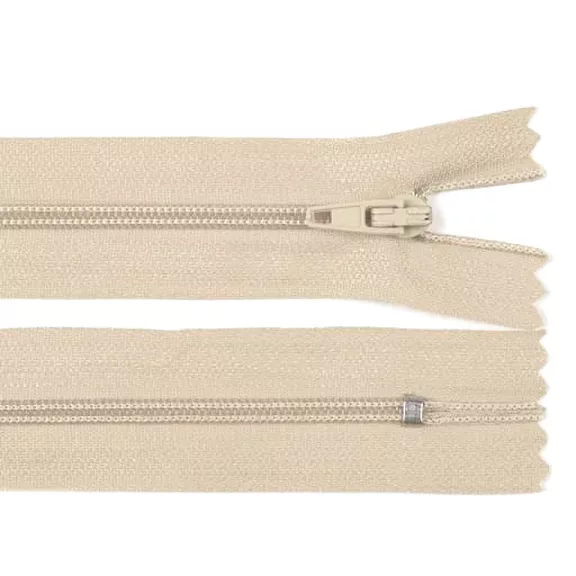 Spirálos cipzár No 3 hossza 25 cm Pinlock - 307 krémszín (1 db-os csomagolás) Spirálos cipzár No 3 hossza 25 cm Pinlock - 307 krémszín (1 db-os csomagolás)