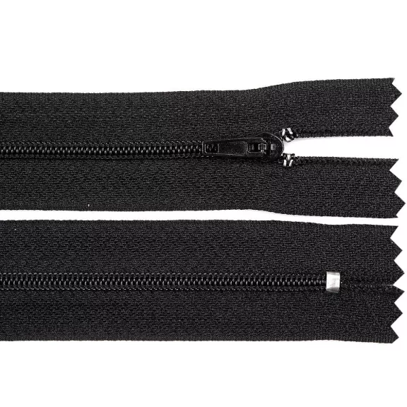 Spirálos cipzár No 3 hossza 45 cm Pinlock - 332 fekete (1 db-os csomagolás) Spirálos cipzár No 3 hossza 45 cm Pinlock - 332 fekete (1 db-os csomagolás)