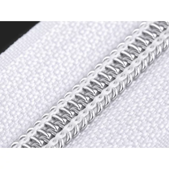 Spirálcipzár ezüst fogazással No 7 hossza 70 cm - 101 fehér (10 db-os csomagolás) Spirálcipzár ezüst fogazással No 7 hossza 70 cm - 101 fehér (10 db-os csomagolás)