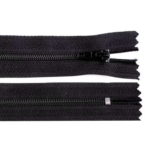 Spirál cipzár No 3 hossza 18 cm autolock - 332 fekete (10 db-os csomagolás) Spirál cipzár No 3 hossza 18 cm autolock - 332 fekete (10 db-os csomagolás)