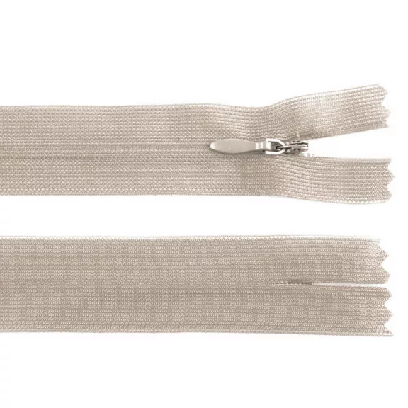 Rejtett spirál cipzár No 3 hossza 30 cm dederon - 292 szürkés bézs (50 db-os csomagolás) Rejtett spirál cipzár No 3 hossza 30 cm dederon - 292 szürkés bézs (50 db-os csomagolás)