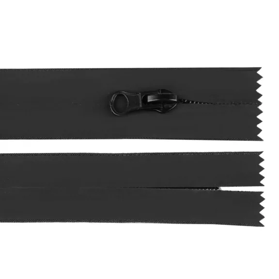 Vízálló cipzár No 7 hossza 20 cm spirálos matt - fekete matt (1 db-os csomagolás) Vízálló cipzár No 7 hossza 20 cm spirálos matt - fekete matt (1 db-os csomagolás)