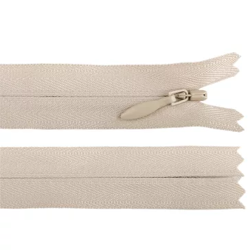   Rejtett spirálos cipzár YKK No 4 hossza 60 cm - 572 világos bézs (1 db-os csomagolás)