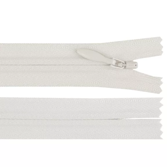 Rejtett spirálos cipzár YKK No 4 hossza 60 cm - 030 világos krém (20 db-os csomagolás) Rejtett spirálos cipzár YKK No 4 hossza 60 cm - 030 világos krém (20 db-os csomagolás)