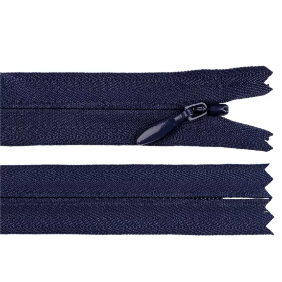 Rejtett spirálos cipzár YKK No 4 hossza 50 cm - 919 sötétkék (1 db-os csomagolás) Rejtett spirálos cipzár YKK No 4 hossza 50 cm - 919 sötétkék (1 db-os csomagolás)