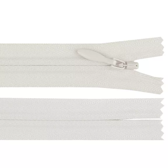 Rejtett spirál cipzár YKK 4-es méretű 55 cm-es - 030 világos krém (1 db-os csomagolás) Rejtett spirál cipzár YKK 4-es méretű 55 cm-es - 030 világos krém (1 db-os csomagolás)