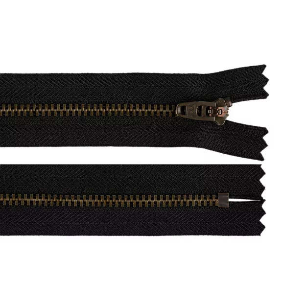 YKK 4-es fémcipzár, hossza 18 cm (farmer) - 1 (580) fekete sárgaréz (1 db-os csomagolás) YKK 4-es fémcipzár, hossza 18 cm (farmer) - 1 (580) fekete sárgaréz (1 db-os csomagolás)