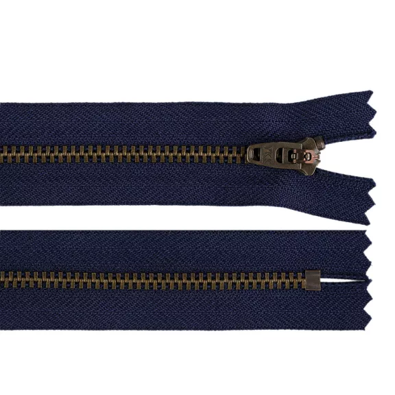 YKK 4-es fémcipzár, hossza 20 cm (farmer) - 2 (919) blue dark sárgaréz (1 db-os csomagolás) YKK 4-es fémcipzár, hossza 20 cm (farmer) - 2 (919) blue dark sárgaréz (1 db-os csomagolás)
