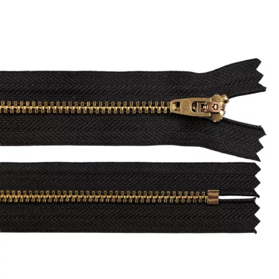 YKK 4-es fémcipzár, hossza 20 cm (farmer) - 3 (580) fekete sárgaréz (25 db-os csomagolás) YKK 4-es fémcipzár, hossza 20 cm (farmer) - 3 (580) fekete sárgaréz (25 db-os csomagolás)