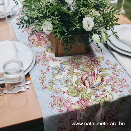 Festői virágok kék alapon, 50 cm széles vastag szövet