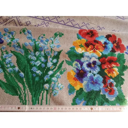 Illatos virágok bordűrös pamutvászon