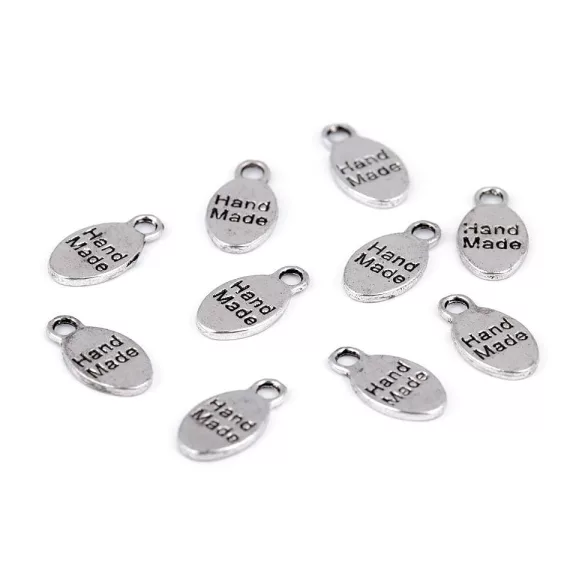 Fém medálok Handmade 8x15 mm - platina patinával 130233 210829 130265 130268 130308 (50 db-os csomagolás) Fém medálok Handmade 8x15 mm - platina patinával 130233 210829 130265 130268 130308 (50 db-os csomagolás)
