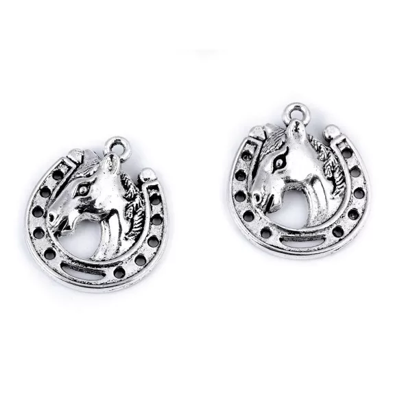 Medál ló patkóval 18x21 mm - platina patinával 130233 210829 130265 130268 130308 (5 db-os csomagolás) Medál ló patkóval 18x21 mm - platina patinával 130233 210829 130265 130268 130308 (5 db-os csomagolás)