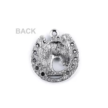   Medál ló patkóval 18x21 mm - platina patinával
130233 210829 130265 130268 130308 (100 db-os csomagolás)