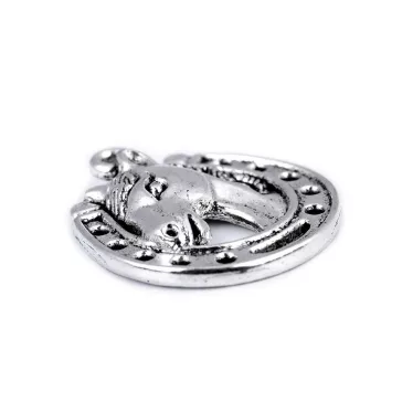   Medál ló patkóval 18x21 mm - platina patinával
130233 210829 130265 130268 130308 (100 db-os csomagolás)
