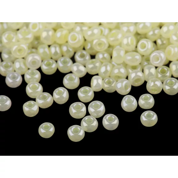 Kásagyöngy 6/0 - 4,5 mm gyöngyházas, nem átlátszó - 142 krém világos (50 g-os csomagolás) Kásagyöngy 6/0 - 4,5 mm gyöngyházas, nem átlátszó - 142 krém világos (50 g-os csomagolás)