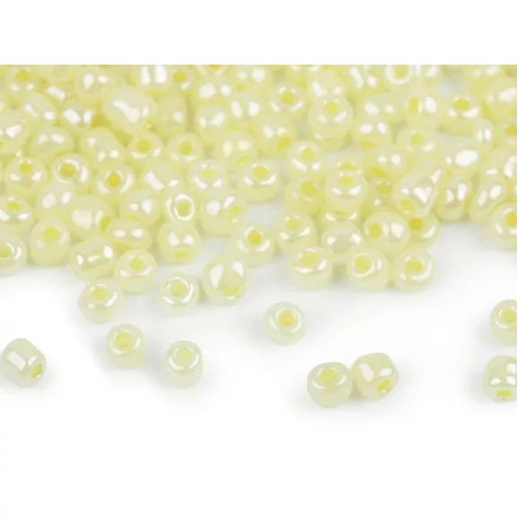 Kásagyöngy 6/0 - 4,5 mm gyöngyházas, nem átlátszó - 152 vil. sárga (50 g-os csomagolás) Kásagyöngy 6/0 - 4,5 mm gyöngyházas, nem átlátszó - 152 vil. sárga (50 g-os csomagolás)