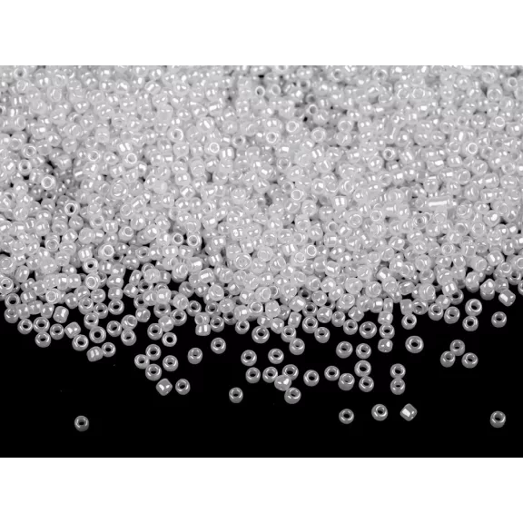 Kásagyöngy 15/0 - 1,5 mm teklagyöngyös, nem átlátszó - M334 fehér (50 g-os csomagolás) Kásagyöngy 15/0 - 1,5 mm teklagyöngyös, nem átlátszó - M334 fehér (50 g-os csomagolás)