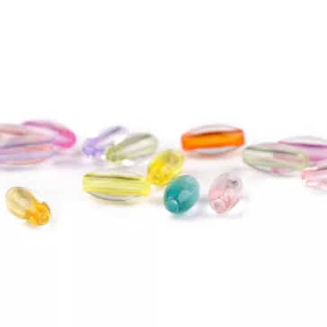   Átlátszó műanyag gyöngyök színes cérnával 6x12 mm ovális - mix (100 g-os csomagolás)
