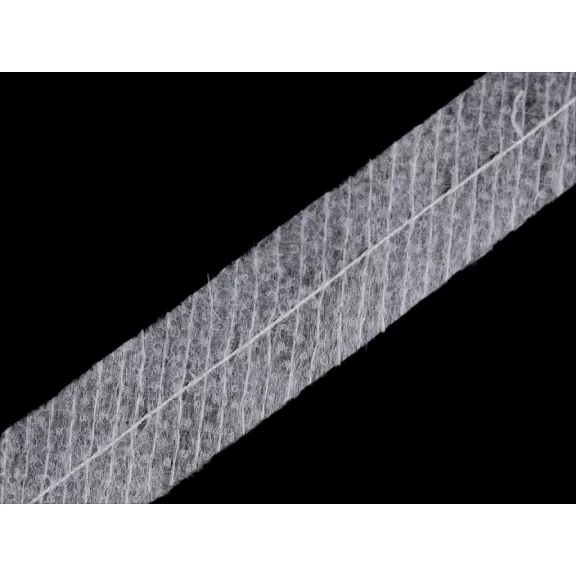 Vasalható varratrögzítő szalag láncöltéssel / cérna szállal - 1 (12 mm) fehér (49 m-os csomagolás) Vasalható varratrögzítő szalag láncöltéssel / cérna szállal - 1 (12 mm) fehér (49 m-os csomagolás)