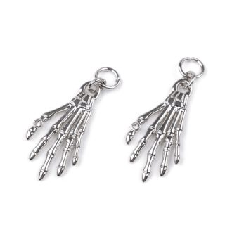 Csontváz kéz medál csiszolt kövekkel 18x35 mm