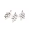 Fém medál / cipzár húzóka levél 2x24 mm - 1 platina (3 db-os csomagolás)