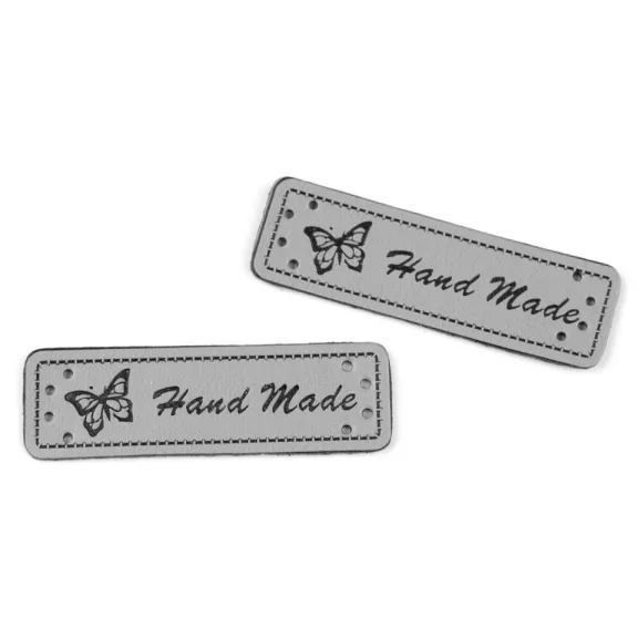 Varrható műbőr címke / dísz / Handmade 15x50 mm dísz - 2 szürke (200 db-os csomagolás) Varrható műbőr címke / dísz / Handmade 15x50 mm dísz - 2 szürke (200 db-os csomagolás)